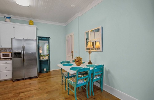 Washington Apartment | Little Inn on Main 214 West Main Street