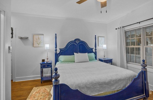 Washington Hotel | Little Inn on Main 214 West Main Street