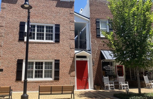 Washington Hotel | Little Inn on Main 214 West Main Street