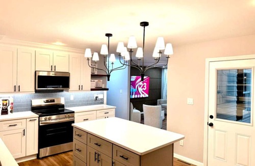 Durham House | Little Lake Lodge - Ranch Villa in RTP 10 mins to RDU