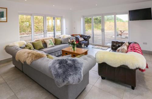 Whitland House | Little Pale