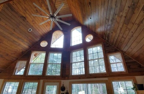 Manson House | Little Piece of Paradise, Kerr Lake, Private Dock and Pickleball court!