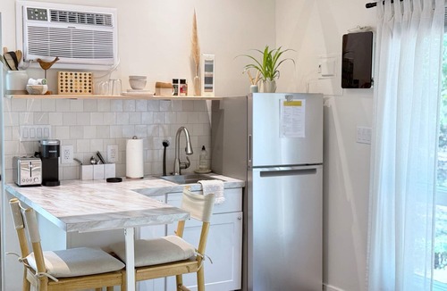 Southern Shores Apartment | Live Oak Cottage - 'tiny house'/walk to beach
