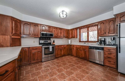 Barium Springs House | LKN Lakefront | Private Dock | Hot Tub | Pet Friendly