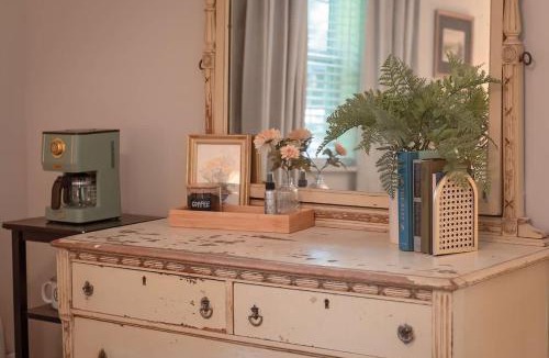 Lookout Mountain Bed & Breakfast | LMI -14- Glenn Falls Room: Summers Dream
