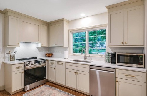 Greensboro House | Location Location Location!