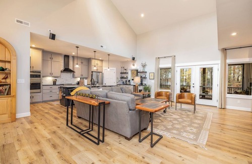 Wise House | Loch Nest | Main Lake Luxury on Lake Gaston!