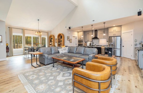 Wise House | Loch Nest | Main Lake Luxury on Lake Gaston!