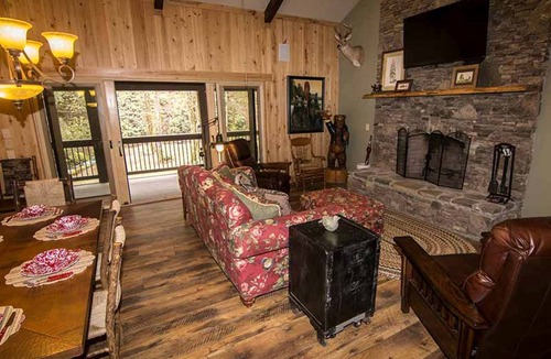 Robbinsville Cabin | Lodge ∙ 6 bedrooms ∙ 13 guests