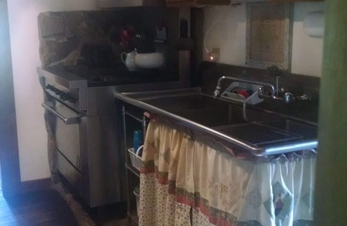 Danbury House | Lodging Near Hanging Rock State Park