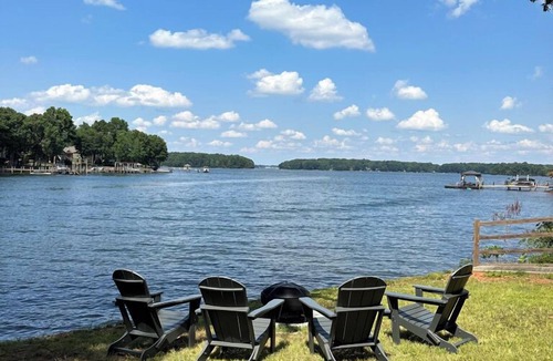 Huntersville House | Loft at LKN- Private Dock, Hot Tub, Fire Pit