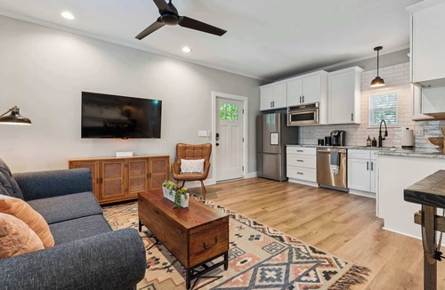 Biddleville Apartment | Loft Haven - Rooftop Terrace