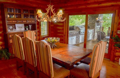 Mountain Air Cabin | Log Cabin 5BR Mountain Views Private Club Access
