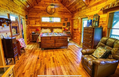 Creston Cabin | Log Cabin at the Twisted River