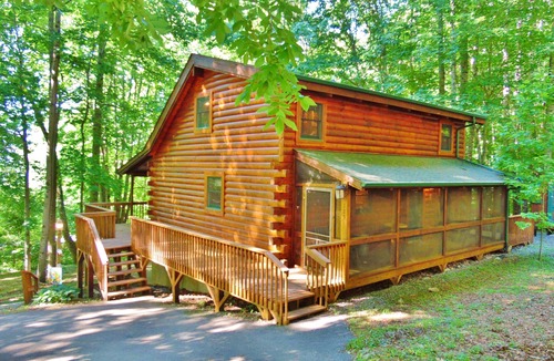 Maggie Valley Cabin | Log Cabin, MountainView, EZ Access, Playground, Fireplace, Firepit, WIFI, AC