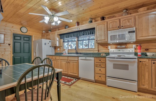 Lake Lure Cabin | Log Cabin, Rumbling Bald Resort Amenities - Autumn Ridge by Carolina Properties