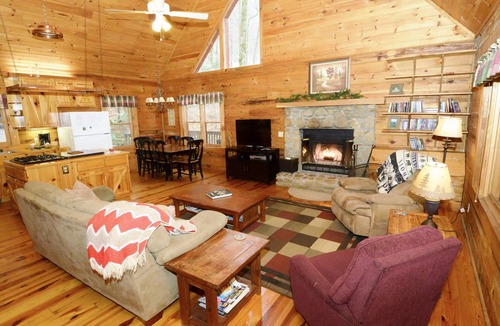 Maggie Valley Cabin | Log Cabin, Rushing Creek, Hot Tub, Firepit, Wood Fireplace, WiFi, A/C
