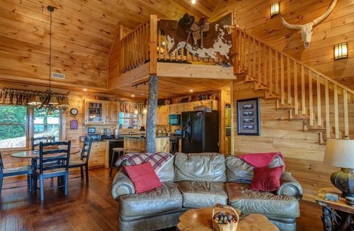 Murphy Cabin | LOG CABIN W/LONG-RANGE MOUNTAIN VIEWS! HUGE DECK W/FIRE PIT & GRILL. DISCOUNTS!