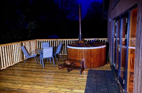 Dallavich Ski Chalet | Log Cabin with Hot tub close to the shores of Loch Awe with Fishing Rights