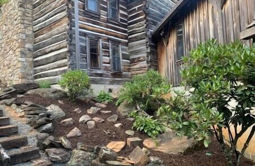 Altamont House | Log Cabin with Mountain Views, Hot Tub & Huge Yard