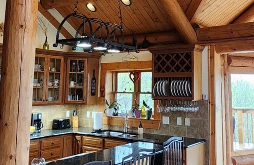 Maggie Valley House | Log Home with Mountain view VERY PRIVATE! Spa Sauna & Hot Tub "The Love Nest"