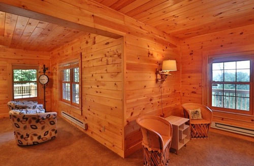 Waynesville House | Log Lodge, Breathtaking Views, Hot Tub, Fire Pit, Wifi