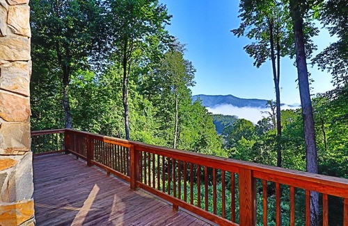 Waynesville House | Log Lodge, Breathtaking Views, Hot Tub, Fire Pit, Wifi