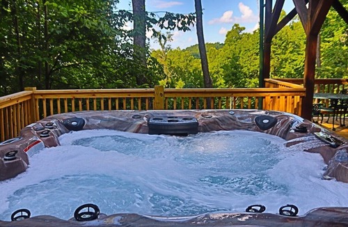 Waynesville House | Log Lodge, Breathtaking Views, Hot Tub, Fire Pit, Wifi