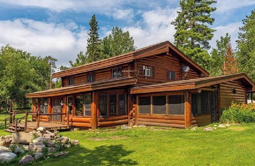 Ely Cottage | Log Lodge .