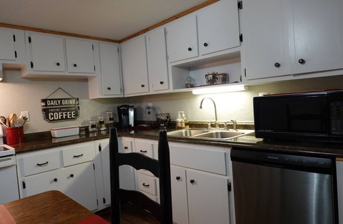 Robbinsville Cabin | London's Mountain House - Cozy Romantic mountain cabin - easy paved road access