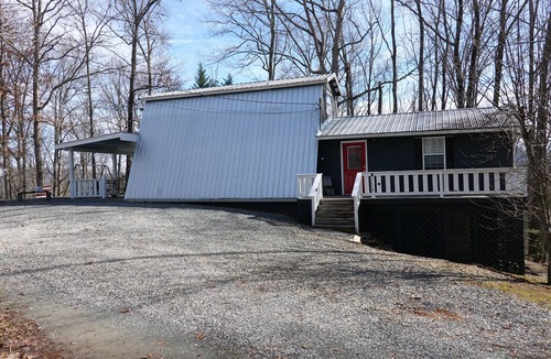 Robbinsville Cabin | London's Mountain House - Cozy Romantic mountain cabin - easy paved road access