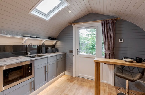 Skipton Cabin | Long Ashes - Tan - a long ashes park that sleeps 2 guests in 1 bedroom