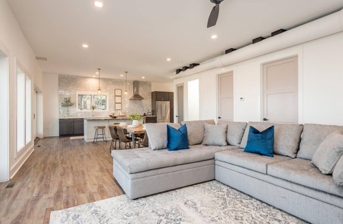Laurel Park House | Long Range Mtn Views Next to Jump Off Rock! Ultra Modern, Very Unique Open Floor