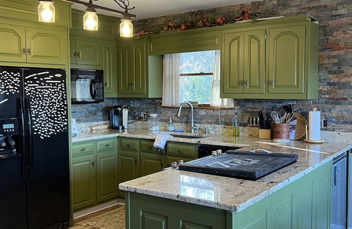Frank House | Long range views. Sleeps 10! Hot tub, game tables and close to everything!