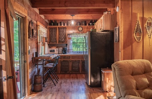 Maggie Valley Cabin | Looking for a "real mountain cabin experience" come relax at Elk Ridge Cabin!