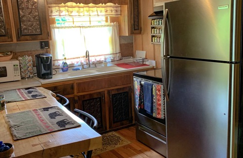 Maggie Valley Cabin | Looking for a "real mountain cabin experience" come relax at Elk Ridge Cabin!