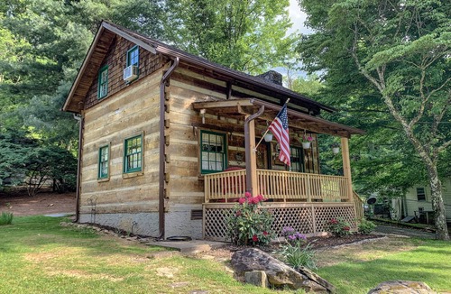 Maggie Valley Cabin | Looking for a "real mountain cabin experience" come relax at Elk Ridge Cabin!