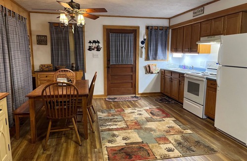 Franklin Cabin | Looking for some R & R our Peaceful Mountain Retreat is your spot!