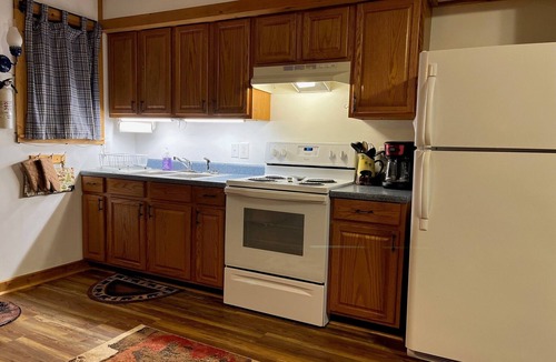 Franklin Cabin | Looking for some R & R our Peaceful Mountain Retreat is your spot!