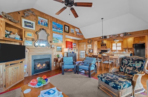 Nags Head Cottage | 'Loophole' | Oceanfront | Historic Cottage