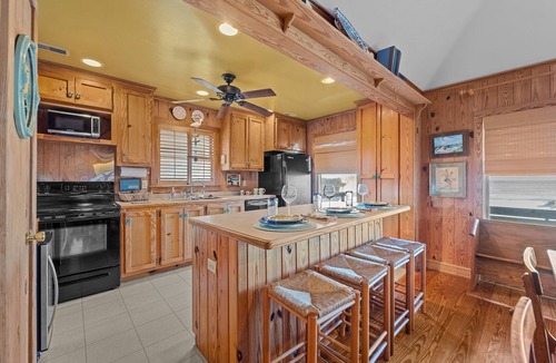 Nags Head Cottage | 'Loophole' | Oceanfront | Historic Cottage