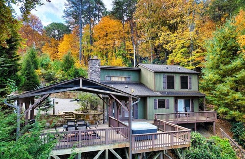 Canton Apartment | Lost Cove Lodge | Private Hot Tub w/Mountain View