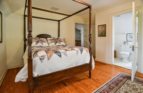 Waynesville Bed & Breakfast | Love Lane Bed & Breakfast