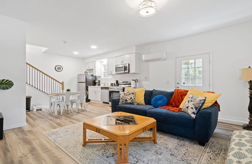 North Charlotte House | Lovely 1 BR | Pet-friendly | near Charlotte's best