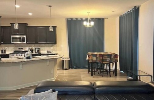 South View House | Lovely 4 Bedroom House at a Peaceful Cul-de-Sac.