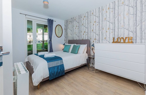St. Ann's Chapel Cabin | Lovely Cornish pool access lodge at Honicombe Holiday Village
