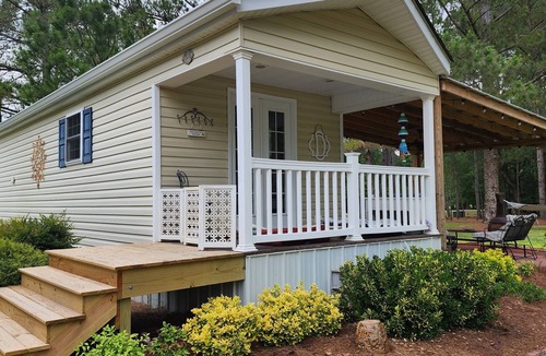 Burgaw Cottage | Lovely cottage on Horse Farm 25 MILES to Beach with AC in charming Burgaw