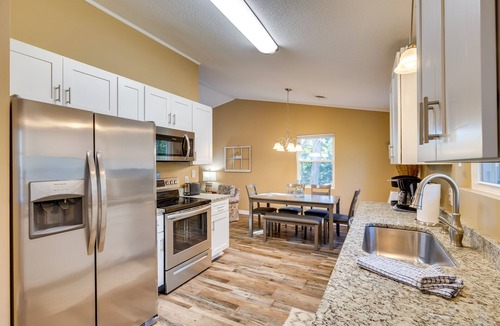 Emerald Isle House | Lovely Emerald Isle Home, Walk to Beach!
