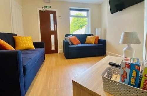 Rugeley House | Lovely House - 4 bedrooms all with en-suite
