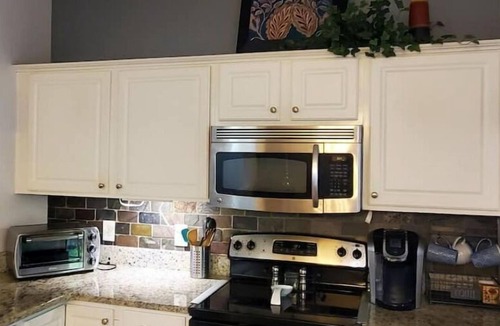 Northwest Raleigh House | Lovely Townhome near RDU, downtown Raleigh &Durham